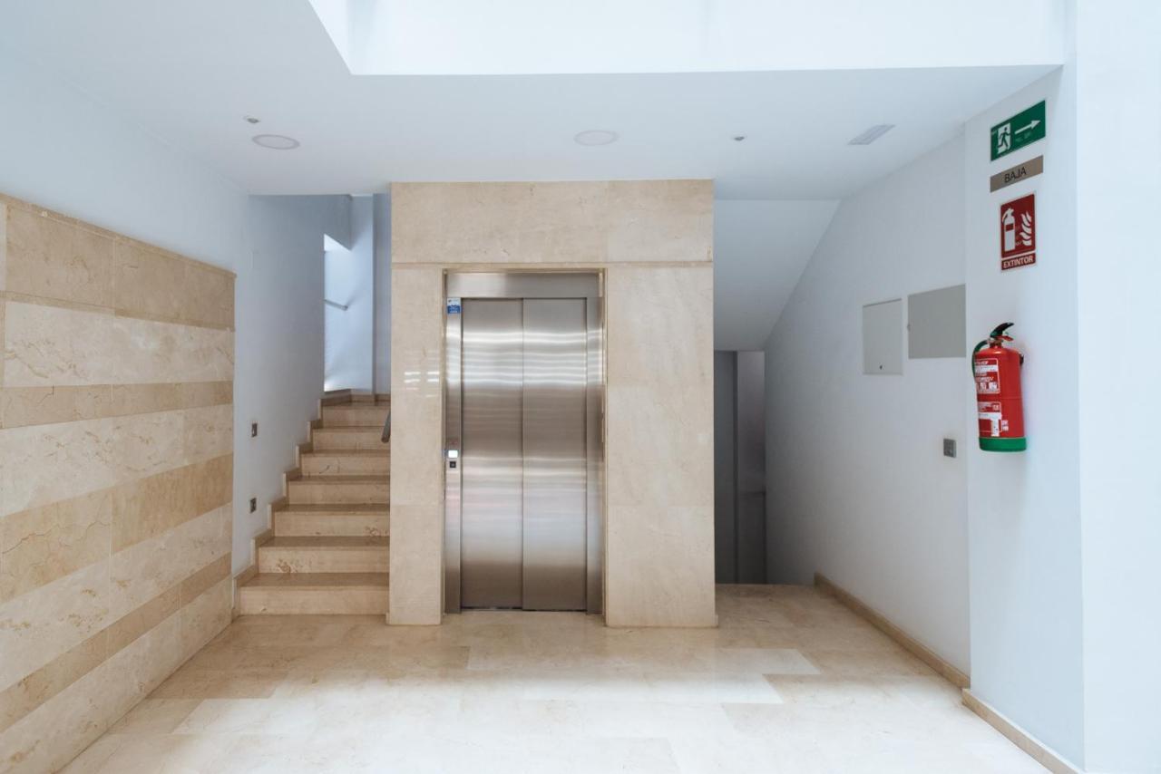 Апартаменти Apartamento Estelar Con Piscina Y Garaje Nervion Севілья Екстер'єр фото